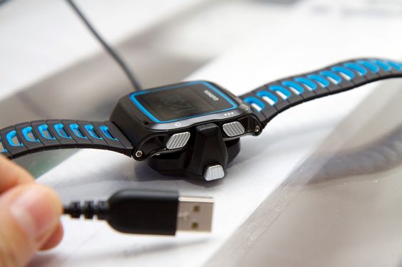 Lading via standard USB er kjekt, men du må ha dokkingenheten for å få ladet.