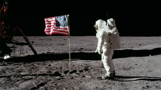 Her ser du astronaut Buzz Aldrin på Månen (Apollo 11).