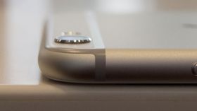 Særlig på iPhone 6 er antennebåndene fremtredende.