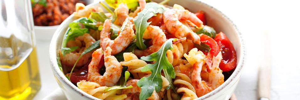 Denne pastasalaten får bein å gå på