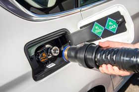 Slik ser hydrogenfyllingen ut på BMWs nye 5-serie.