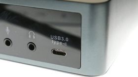 USB Type C er reversibel, og ligner litt på Apples Lightning-standard.