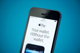 Apple, med sin Apple Pay-løsning, er blant MasterCards samarbeidspartnere.
