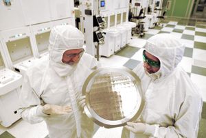 En silisiumplate, eller wafer om du vil, med de nye testbrikkene.