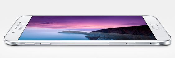 Syltynn: Galaxy A8 blir Samsungs tynneste mobil til dags dato, men den har likevel et stort batteri. Om den kommer til Norge er foreløpig usikkert.
