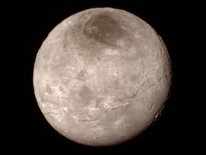 Slik ser månen Charon ut.