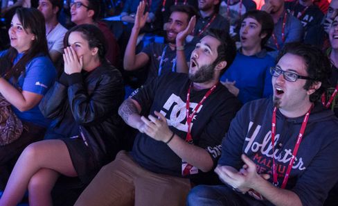 PUBLIKUM: Stemningen går i taket når verdens beste esport-utøvere møtes. Her fra ESL Arena 2009.