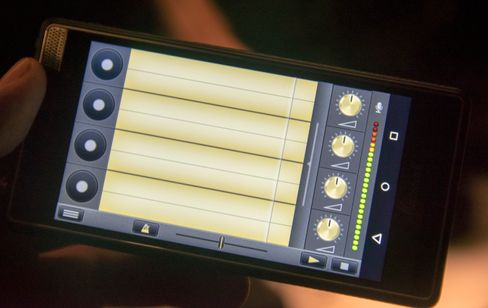 Egne musikkapper hører til. Her er en app som lar deg loope lyder du tar opp før telefonen spiller dem av i lag. En lettversjon av det Jarle Bernhoft er kjent for å gjøre på scenen.