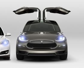 Model X får måkevingedører.