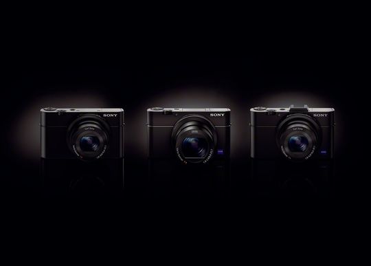 Resten av familien. Fra venstre: RX100, RX100 III og RX100 II.