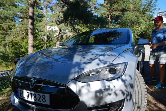 Om Apple lanserer en selvkjørende elbil, vil de gå rett i strupen på Tesla og deres Model S.