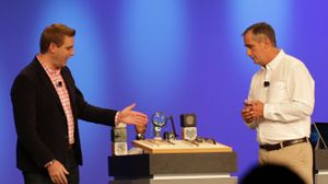Greg McKelvey fra Fossil Group kunne vise frem noen av sine nyvinninger.