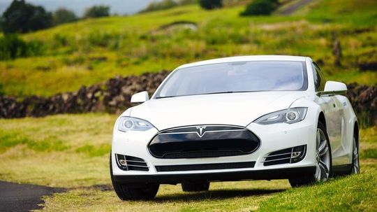 Tesla Model S er enehersker i et egentlig ganske attraktivt marked – premium-elbilene.