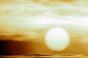 Tsar-bomben. Ildkulen du ser her er omtrent 8 kilometer i diameter. Lysglimtet ble sett i Vardø, 900 km unna. «Fun» fact: Planen var egentilg å lage en dobbelt så stor bombe.