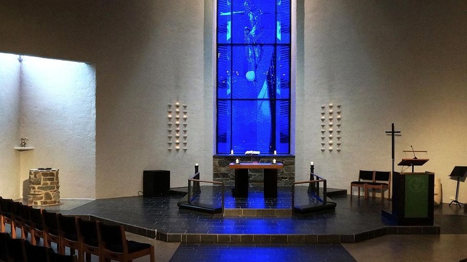 Riska kirke er en av kirkene som har fått installert fiber.
