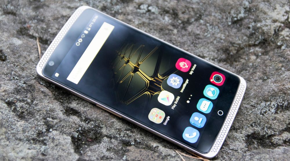 Lekker skjerm, lynrask i bruk og plass for minnekort. Det er mye som er særdeles lovende med ZTE Axon.
