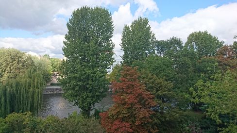 Et bilde tatt med Xperia Z5 Premium og kameraet i full auto. Bildet bruker ikke den fulle oppløsningen fra kamerabrikken, men vi fotograferte samme utsikt også på den måten. Lenke til full størrelse finner du i teksten til venstre.