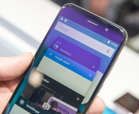Menyene denne gangen er i stor grad like de Google selv slipper med Android.