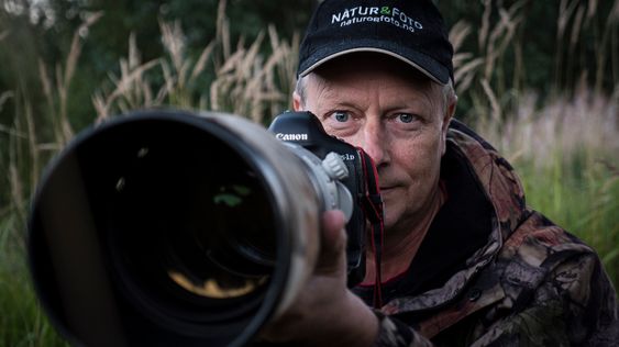 Baard Næss driver fotomagasinet Natur & Foto, har drevet med naturfotografi i en mannsalder, vunnet flere priser og skrevet flere bøker om natur og naturfoto.
