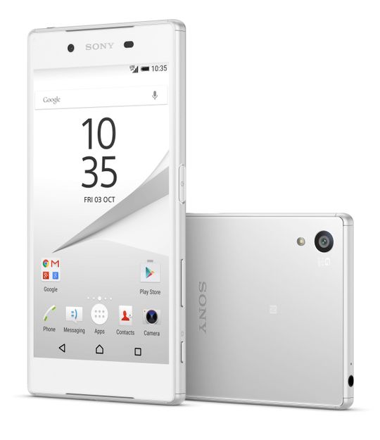 VANNGLAD: Sonys Xperia Z5 er en av få toppmodeller du kan snakke i regnet med.