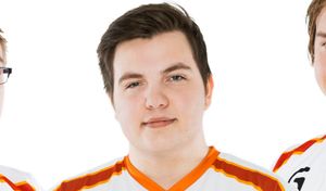 Adrian «Dipzey» Kjellesvik fra Oslo Lions EK lover å farge håret grønt om nDurance vinner i helgen.