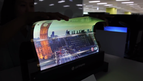 Dette er en tidligere prototype av en sammenrullbar OLED-skjerm fra LG.