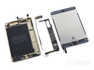 iPad Mini 4 i åpnet tilstand.