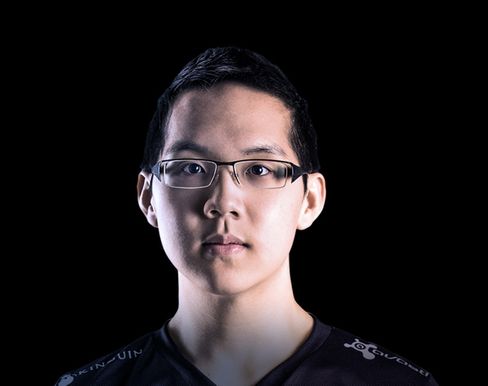 Bora «YellOwStaR» Kim hos Fnatic.