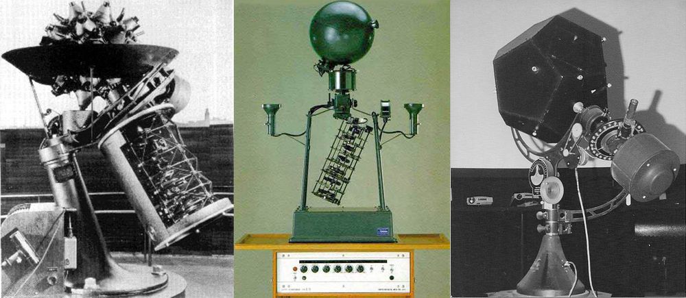 Et utvalg projektorer. Fra venstre: Model I Zeiss (verdens første optiske planetariumprojektor), japanske Goto E-5 (som ble installert i mange av landets barneskoler), og en tidlig modell av amerikanske Spitz (som fant veien til en rekke undervisningsinstitusjoner).