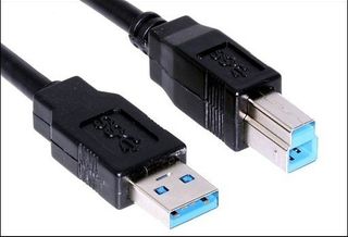USB-kontakter. Vanlig USB 3.0 til venstre, USB type B til høyre.