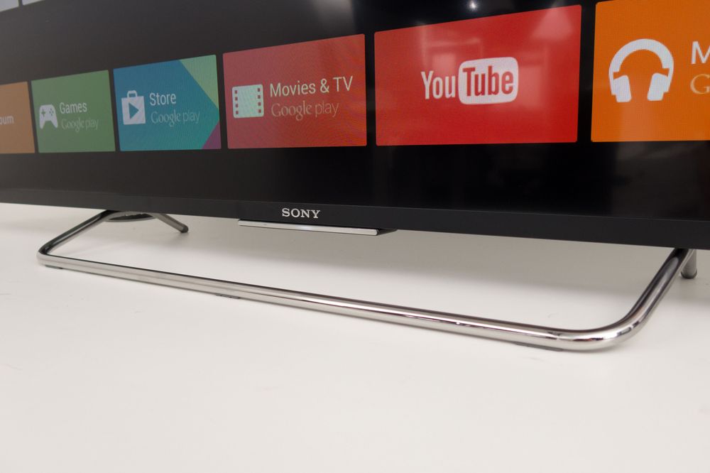 Foten gjør lite ut av seg, akkurat som resten av utseende på TV-en fra Sony.