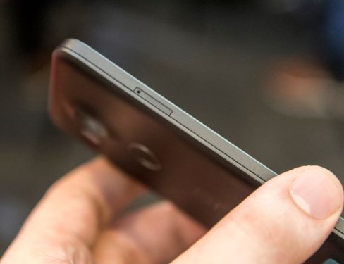 SIM-kortet ditt er fortsatt det eneste kortet Googles Nexus-mobiler vil ha noe med å gjøre. Dermed får du ikke utvidet lagringsplassen med minnekort.