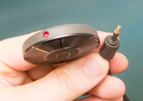 Hvis du har digital lydinngang på anlegget ditt kan du koble til Chromecast audio med optisk kabel.