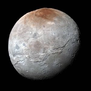 Slik ser Plutos måne, Charon, ut.
