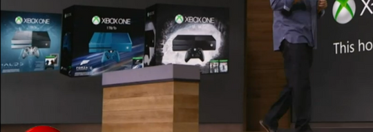 I bakgrunnen kan noen av de nye spesialversjonenen av Xbox One skimtes.