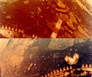 Fargebilder fra overflaten til planeten Venus, tatt av sovjetiske Venera 13.