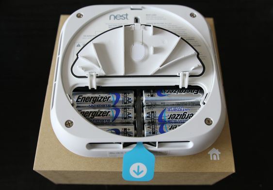 Batteridøra er ny på andre generasjon Nest Protect.