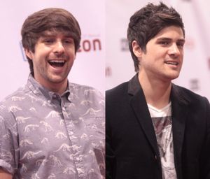 Ian Hecox og Anthony Padilla har andreplassen, med sin YouTube-kanal «Smosh».