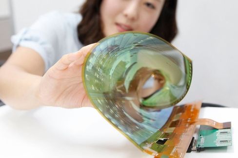 OLED-paneler kan blant annet rulles sammen.
