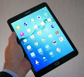 Samsung Galaxy Tab S2 har samme form som iPad.