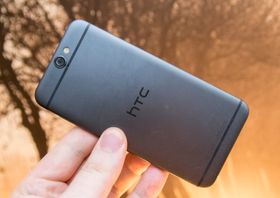 One A9 fra HTC er først ut av ferske telefoner med Android 6.0 på det norske markedet. Den har lite batteri, men holder greit i daglig bruk.
