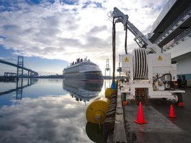 Cavotec har levert et mobilt landstrømsystem til Los Angeles. Det benyttes av tre cruiserederier: Disney Cruises, Princess Cruises og Norwegian Cruise Line.