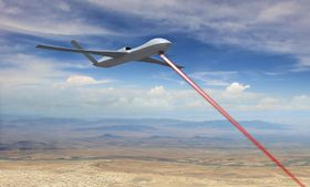 General Atomics Avenger, også kalt Predator C, blir den første dronen som utrustes med lasersystemet HELLADS som etter planen skal få en lasereffekt på 150 kW. Nå jobber USA med å utruste droner med laserkanoner i megawattklassen til forsvar mot ballistiske missiler. 