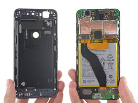 Her begynte iFixit-reparatørene å skjønne at dette ble vanskelig.