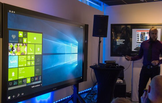 Here used Windows 10 p & # xE5; the big screen to the left, delivered from a Lumia 950 mobile.