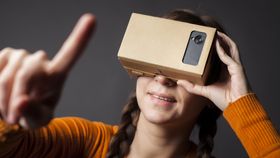 Å se 360-graders videoer på YouTube vil kreve VR-briller, for eksempel Googles egne Cardboard.