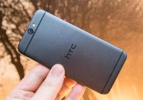 HTC One A9 er den siste modellen HTC har lansert så langt. HTC One X9 ser ut til å bli et billigere alternativ.