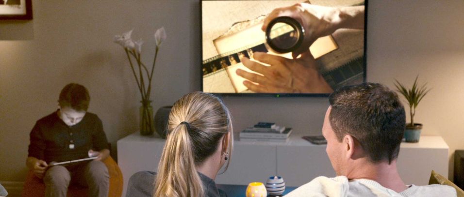 Teleoperatører har økt sin andel av TV-distribusjon globalt i løpet av 2015, blant annet som følge av oppkjøp.