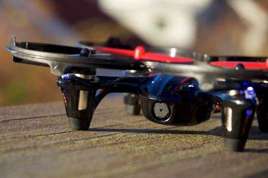 Foran på Hubsan X4 HD sitter det et bittelite kamera som filmer i 720p-oppløsning.