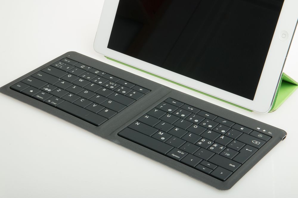 Tastaturet fungerer veldig bra når du bruker det på en bordflate, men egner seg ikke for deg som liker å ha tastaturet i fanget.